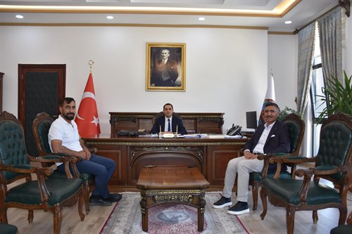 Elazığ Üçocak Beldesi Belediye Başkanı Sayın Yılmaz YEGÜL Kaymakamımız Sayın Mevlana KÜRKCÜ’yü Makamında Ziyaret Etti